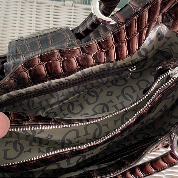 Brown Patent Guess Bag and Wallet Set - Picture 12 of 17